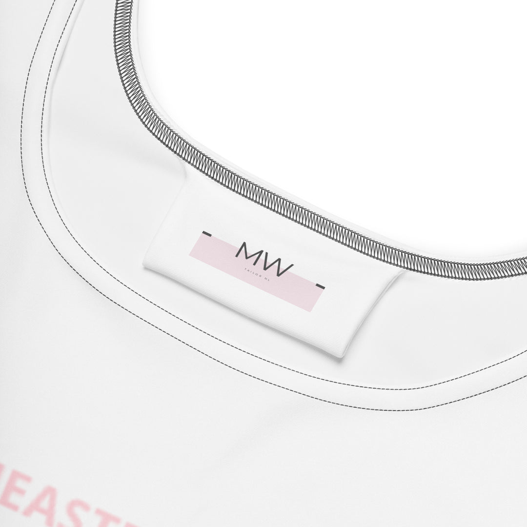 Close-up van het Measterwerk kledinglabel en de hoogwaardige witte stof van de dames skaterjurk.