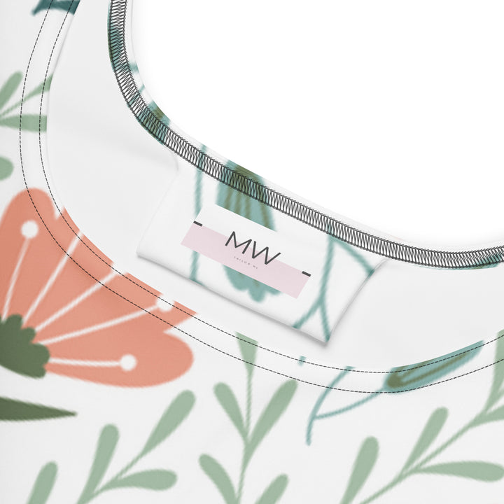 Close-up van het Measterwerk kledinglabel en het all-over geprinte bloemenpatroon van de skaterjurk.