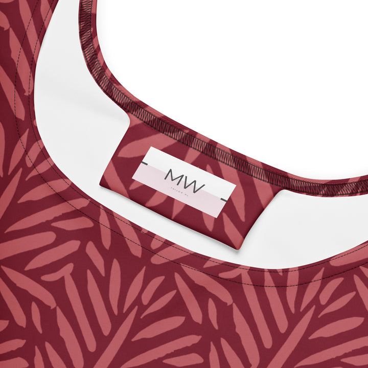 Close-up van het Measterwerk kledinglabel en het all-over geprinte bloemenpatroon rood van de skaterjurk.