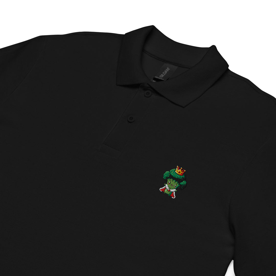 TheVeggieClub Heren Poloshirt van 100% Piqué Katoen met Geborduurd Broccoli B11 Logo – Zwart close-up detail