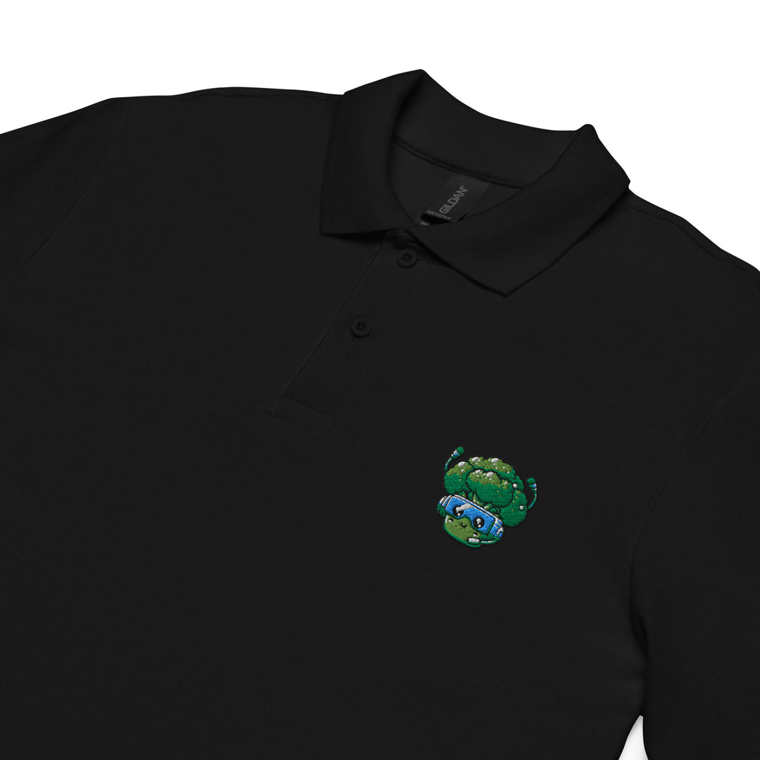 TheVeggieClub Heren Poloshirt van 100% Piqué Katoen met Geborduurd Broccoli B13 Logo – Zwart close-up detail