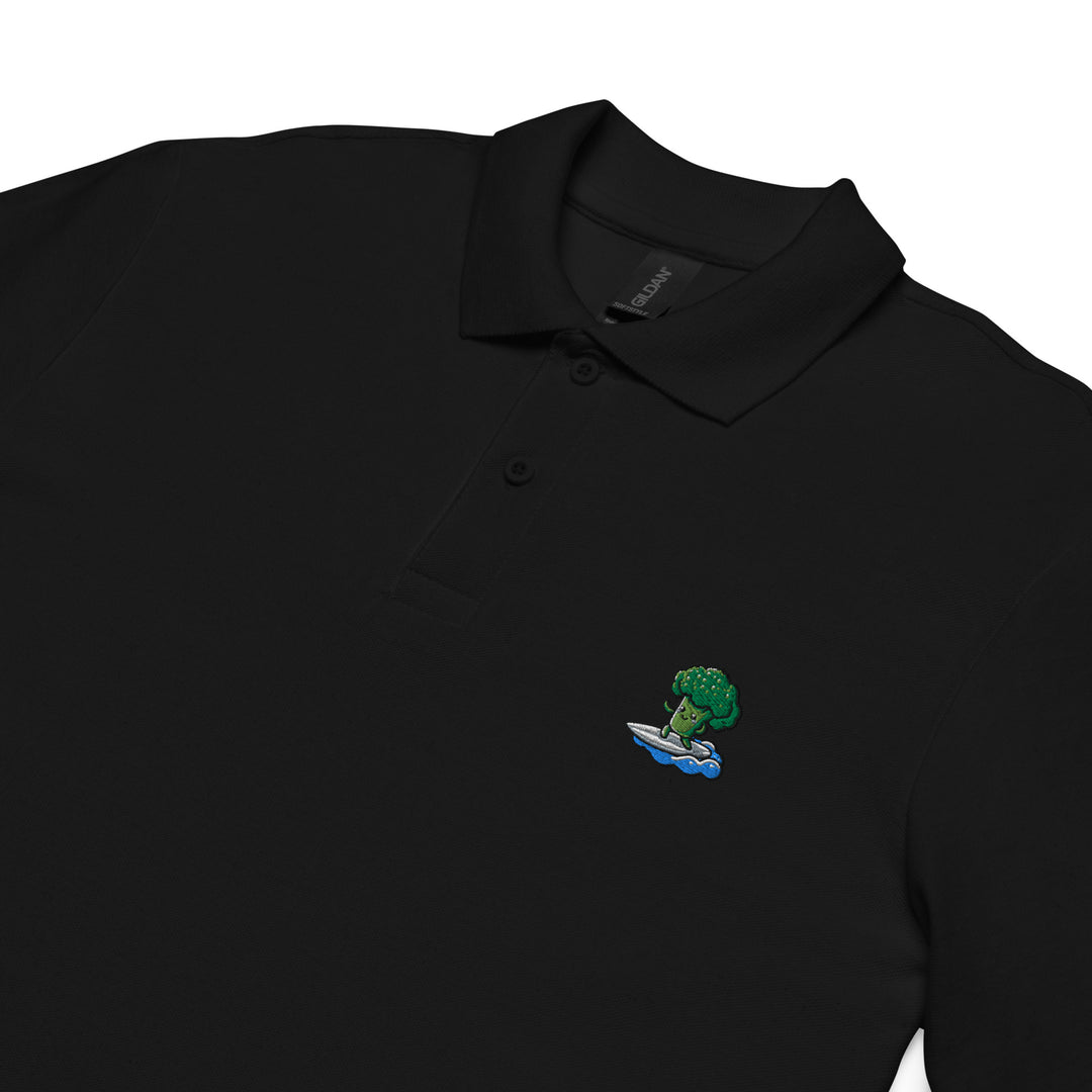 TheVeggieClub Heren Poloshirt van 100% Piqué Katoen met Geborduurd Broccoli B22 Logo – Zwart close-up detail