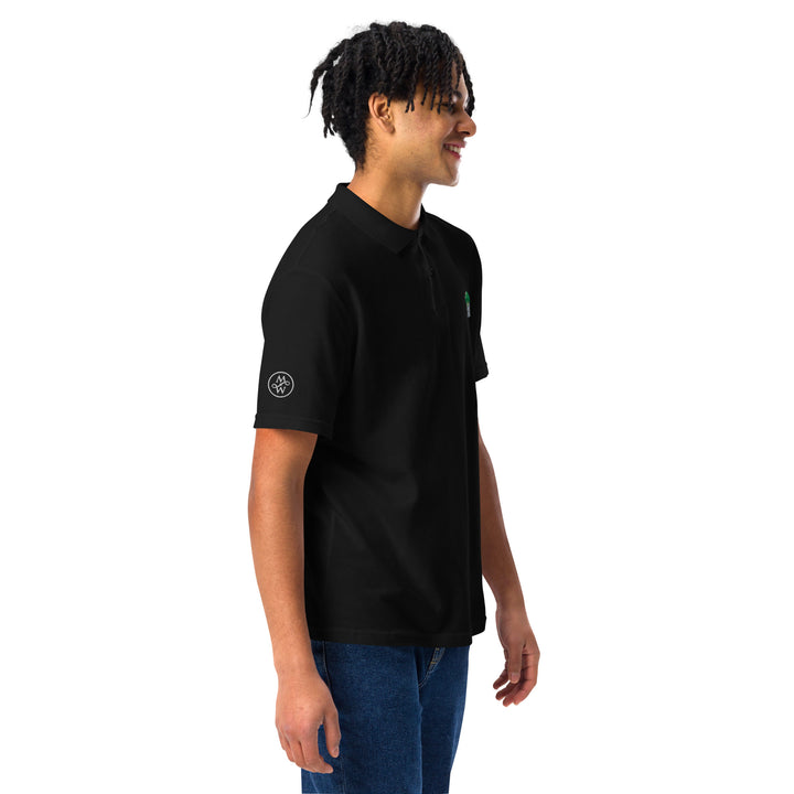TheVeggieClub Duurzame Heren Fashion – Basic Piqué Poloshirt met geborduurd Broccoli logo B25 – Zwart zijkant met model