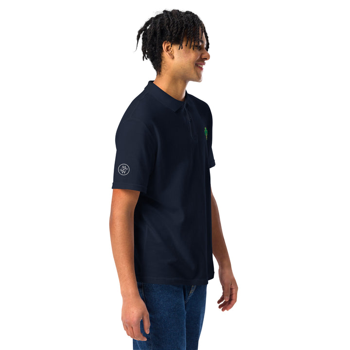 TheVeggieClub Duurzame Heren Fashion – Basic Piqué Poloshirt met geborduurd Broccoli logo B26 – Navy zijkant met model